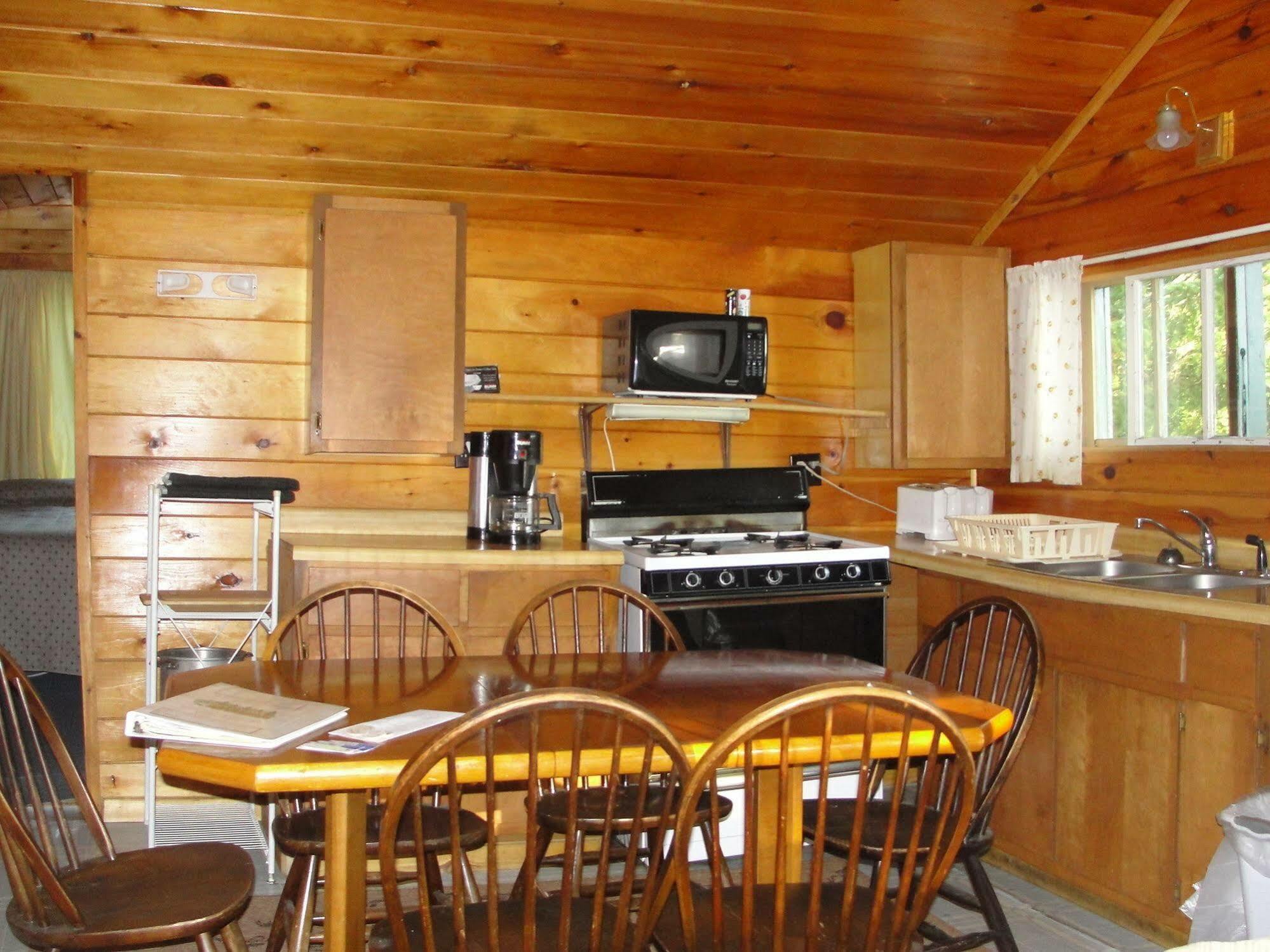 Pine Point Lodge Resort & Motel Crane Lake Exteriör bild